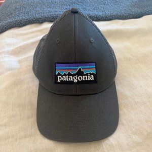 Patagonia Lo-pro dark grey trucker hat